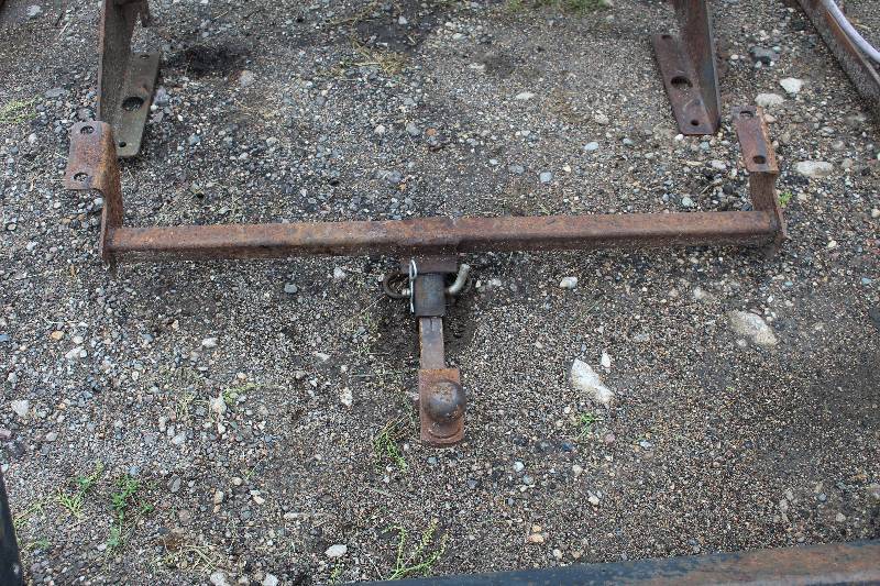 lot 442 image: Tow Bar Hitch Attachment w Hitch & Ball