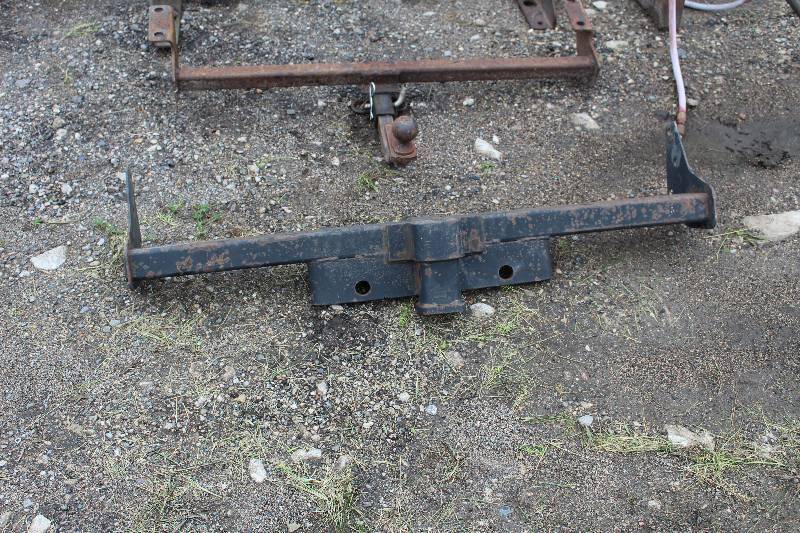 lot 443 image: Tow Bar Hitch Attachment
