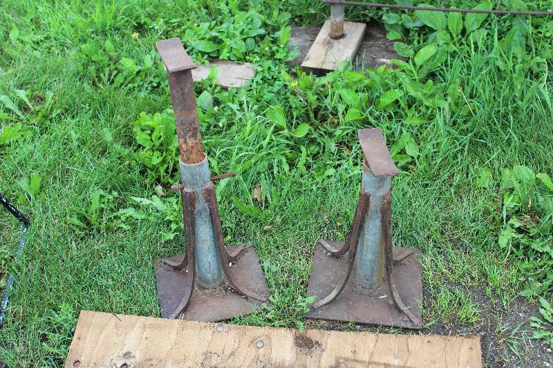 lot 444 image: Lot of (2) Jack Stands
