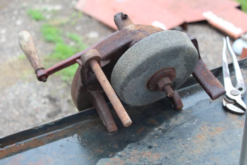 lot 445 image: Prairie Tool Manual Grinding Wheel