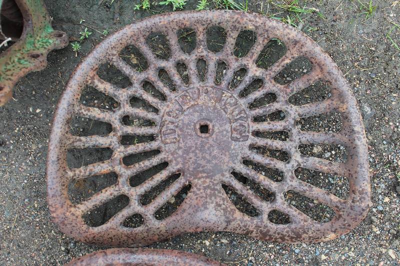 lot 452 image: Deering Metal Tractor Seat