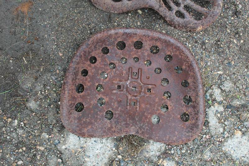 lot 453 image: Metal Tractor Seat