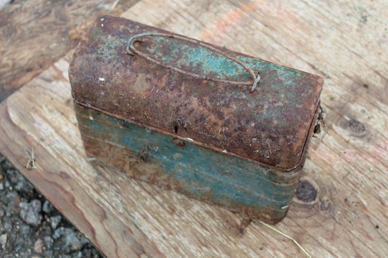 lot 455 image: Vintage Metal Lunch Box