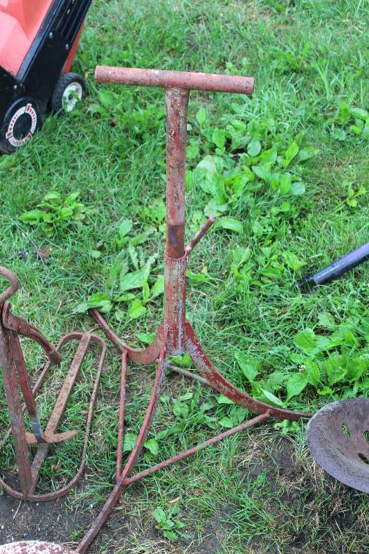 lot 457 image: Metal Stand