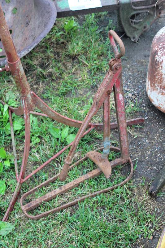 lot 458 image: Tire Bead Breaker