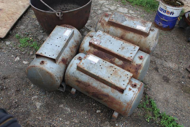 lot 461 image: Lot of (4) Dayton Electric 12-Gallon Horizontal Non-Code Compressor Tanks