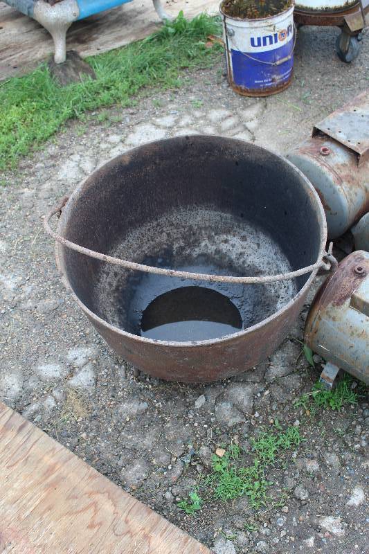 lot 462 image: Pig Boiler