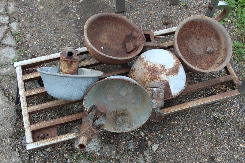 lot 471 image: Lot of (5) Metal Dairy Barn Cow Drinkers