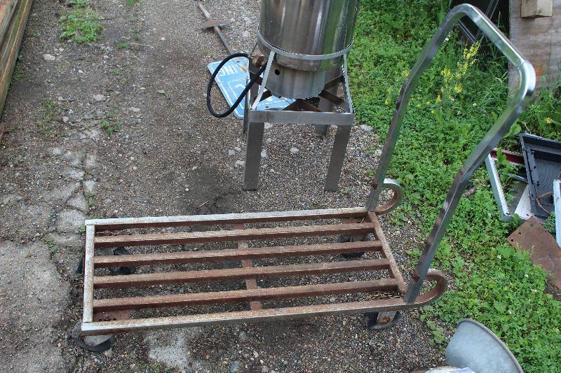 lot 472 image: 4 Wheel Cart