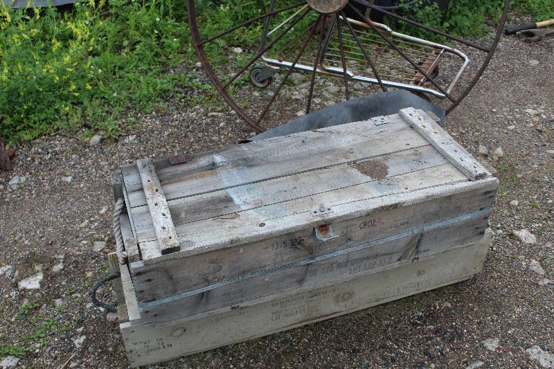 lot 477 image: Locking Wood Ammo Crate