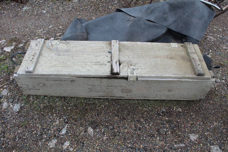 lot 478 image: Locking Wood Ammo Crate