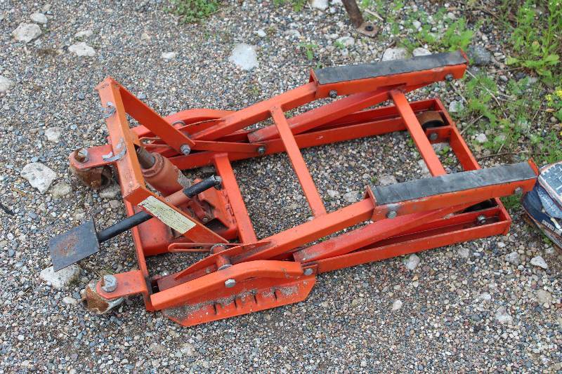 lot 487 image: Tool Shop 4-ton Motorcycle Jack