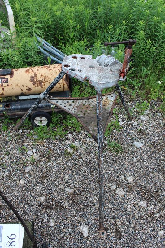 lot 488 image: Ridgid Pipe Vise w Stand