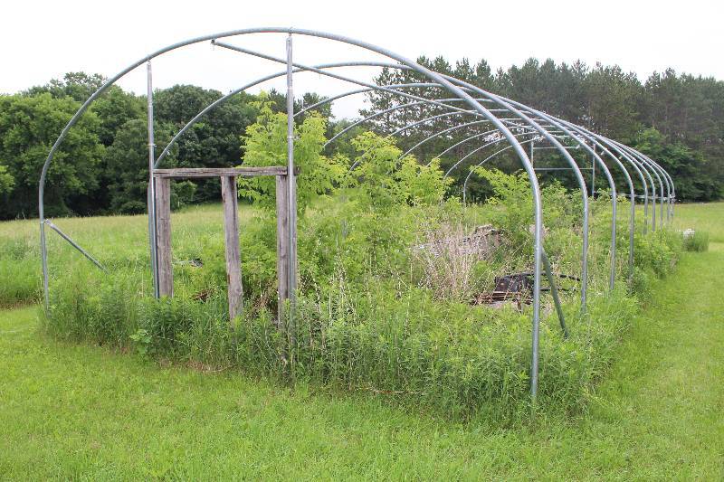 lot 498 image: Greenhouse Structure