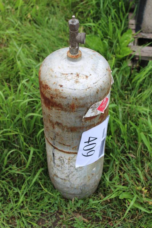 lot 409 image: Small Welding Tank
