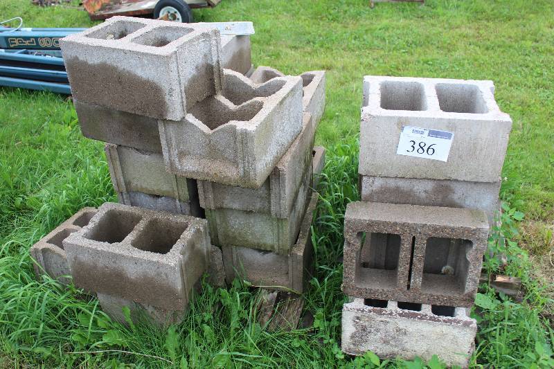 lot 386 image: Lot of (20) Concrete Cinder Blocks