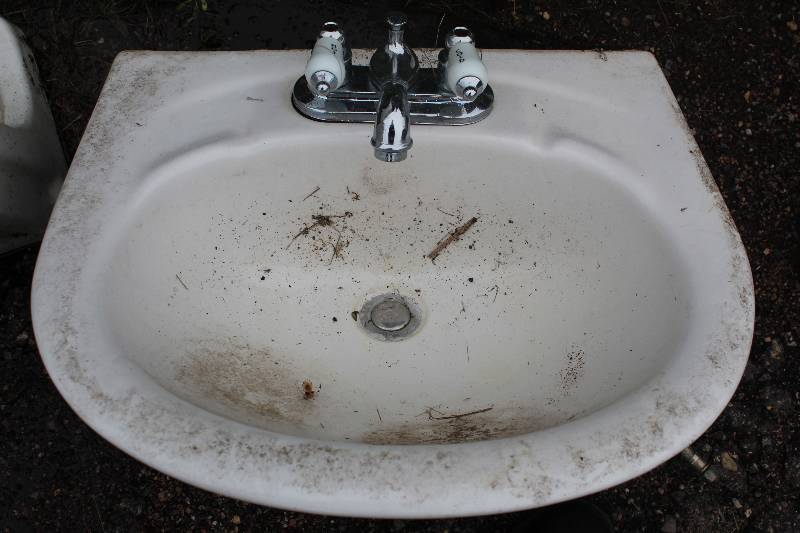 lot 394 image: Porcelain Pedestal Sink w Fixtures
