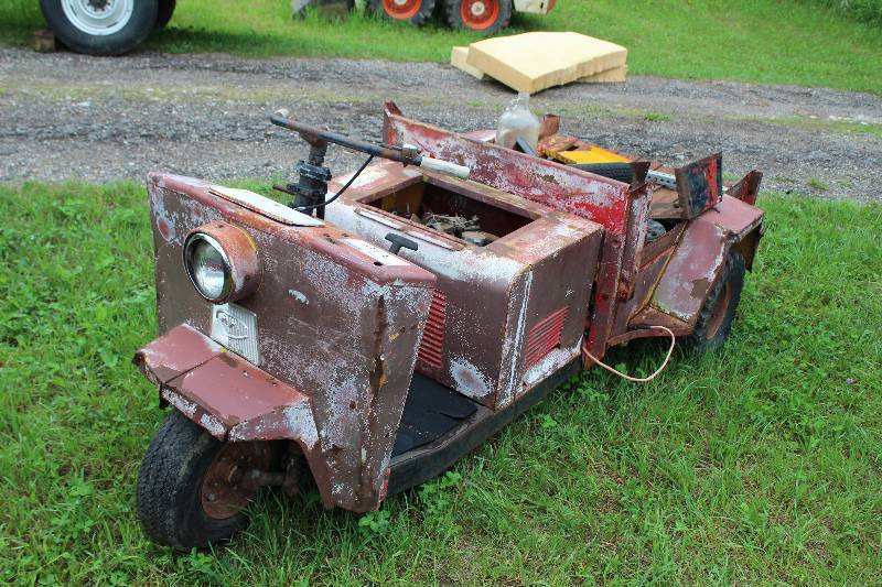 lot 316 image: 3-Wheel Cushman