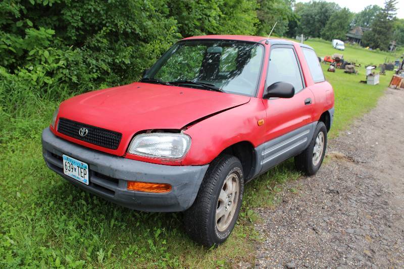 lot 304 image: 1996 Toyota RAV4