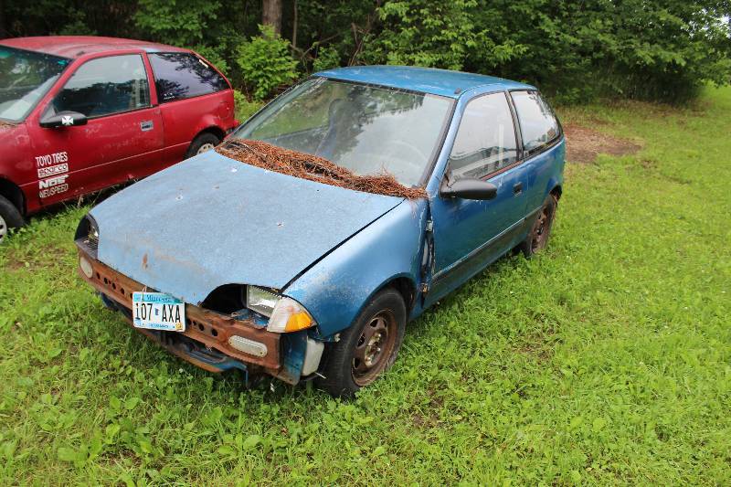 lot 307 image: 1990 Geo Metro XFI