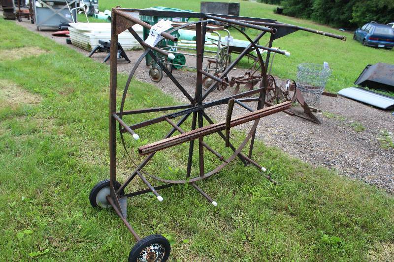 lot 334 image: Irrigation Pipe Unroller