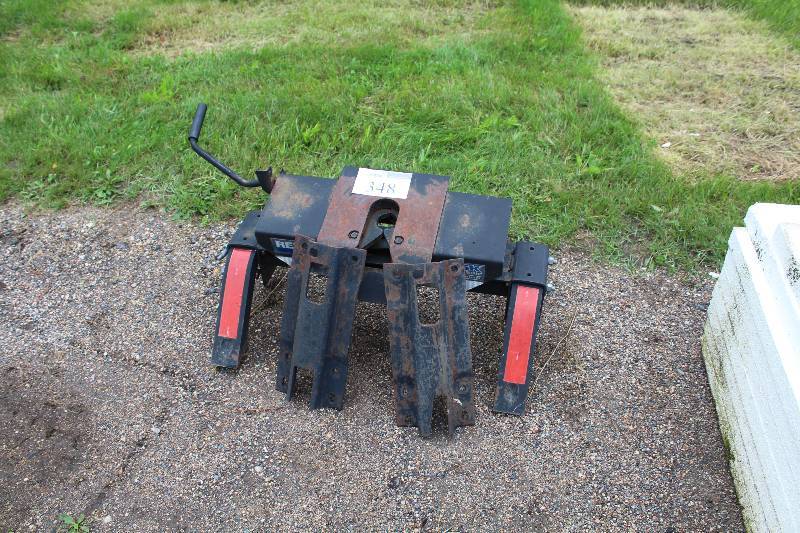 lot 348 image: 1997 Reese Gooseneck Trailer Hitch Assembly