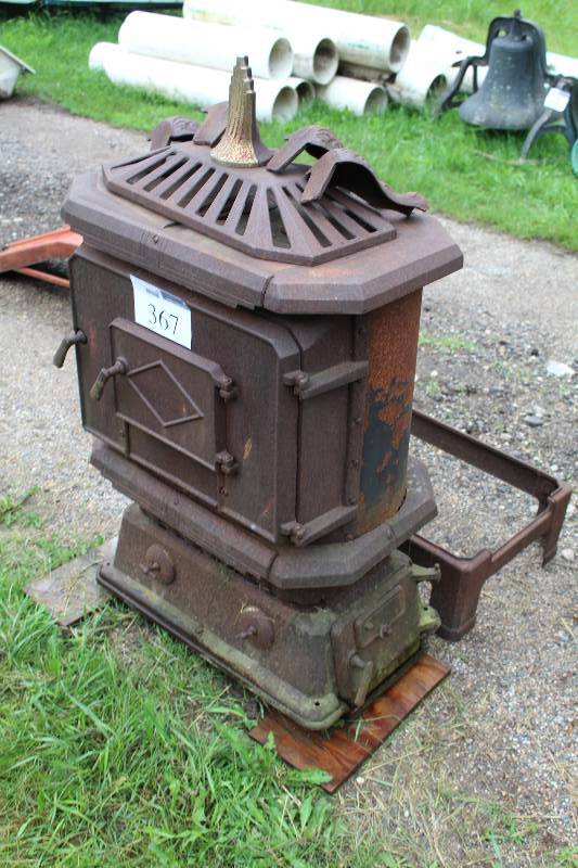Montgomery Ward Wood Burning Stove | Independence Estate Sale | K-BID