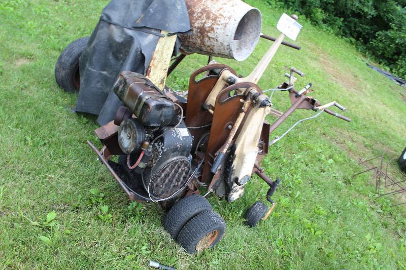 lot 372 image: Turfco Underground Pipe Puller