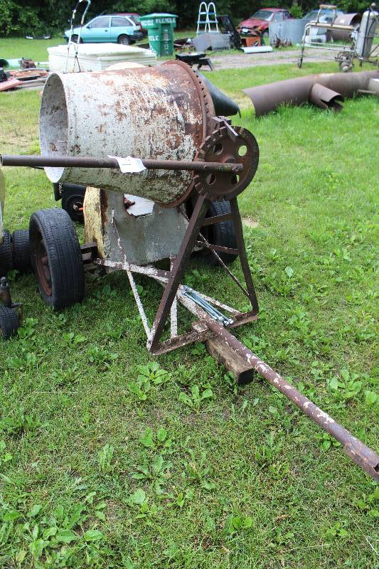 lot 371 image: Cement Mixer