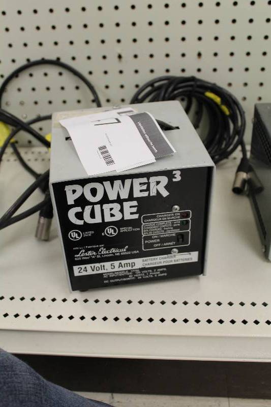 lot 47 image: Power Cube 24V 5A Battery Charger