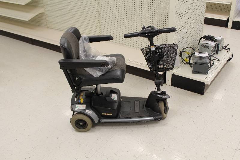 lot 5 image: GoGo Elite Traveler Battery Operated Wheel Chair