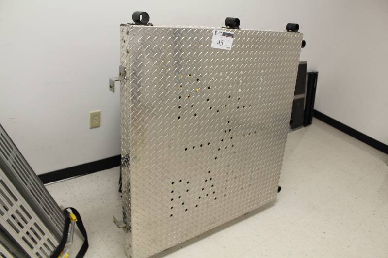 lot 45 image: Medical Ramp w Assorted Railings