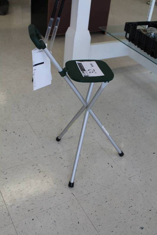 lot 32 image: Folding Seat Cane