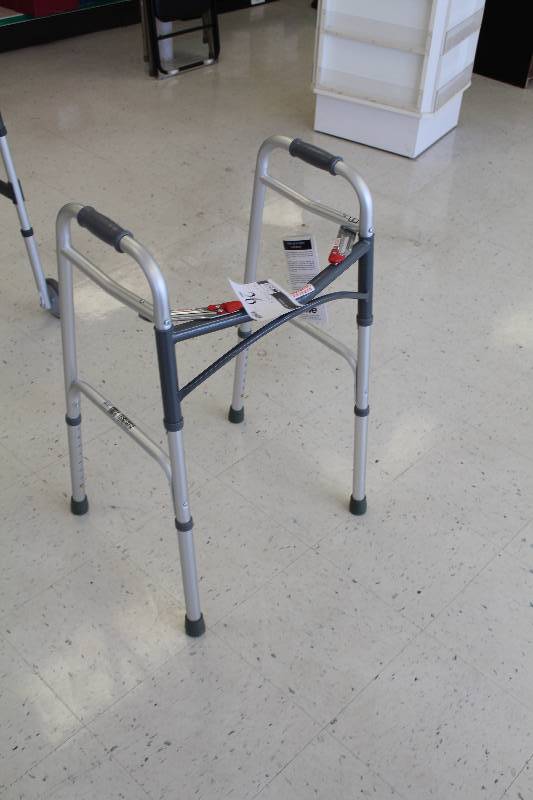 lot 26 image: Drive Medical HX5 9JP Deluxe Folding Walker