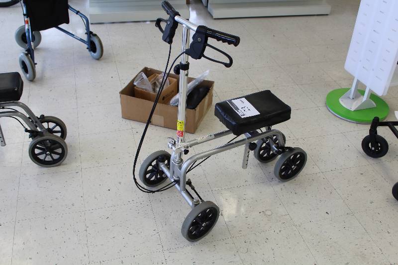 lot 23 image: Essential Medical Supply Free Spirit Knee and Leg Walker