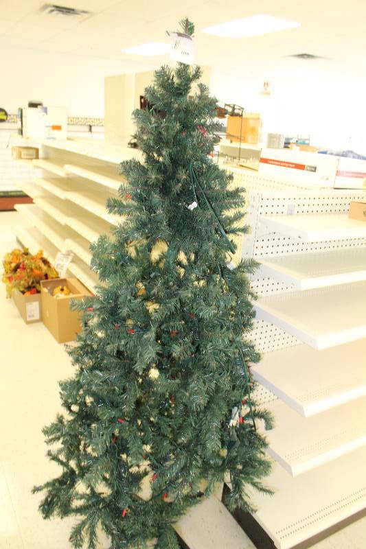 lot 88 image: Christmas Tree w Lights