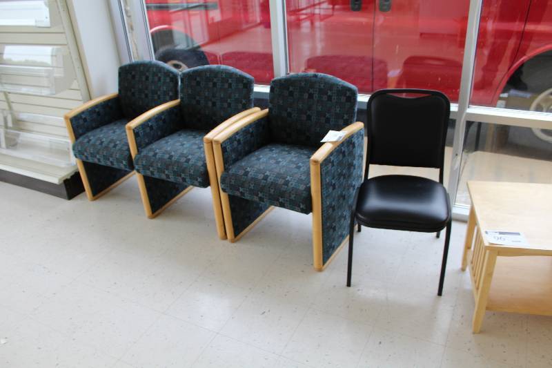 lot 95 image: Lot of (4) Padded Lobby Chairs