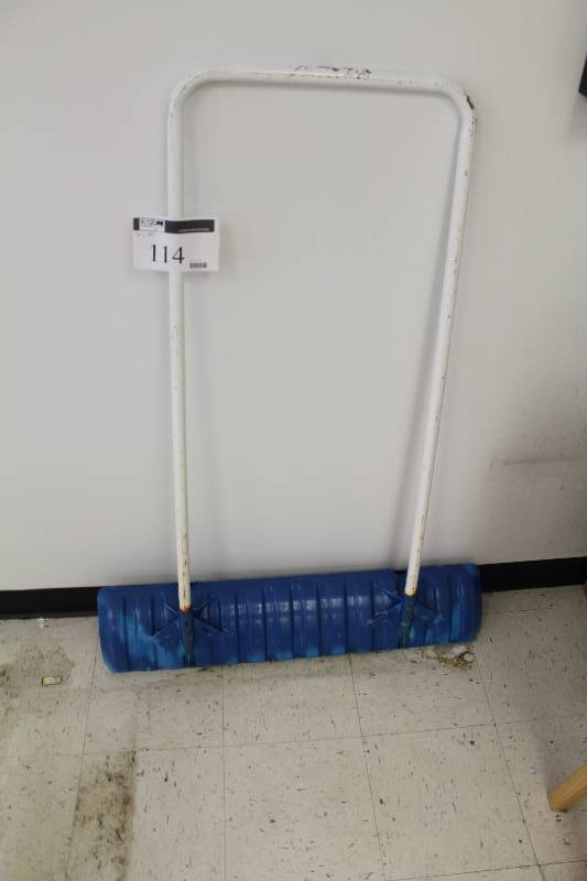 lot 114 image: Snow Shovel