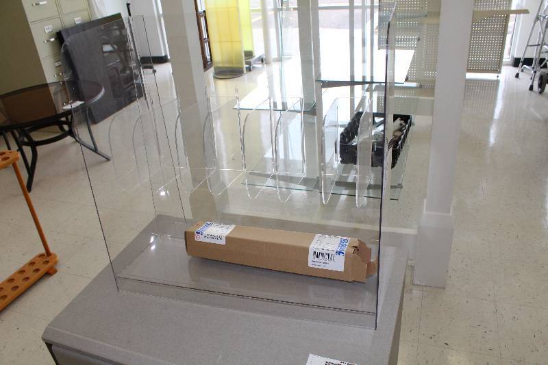 lot 147 image: Displays, Collapsible Easel