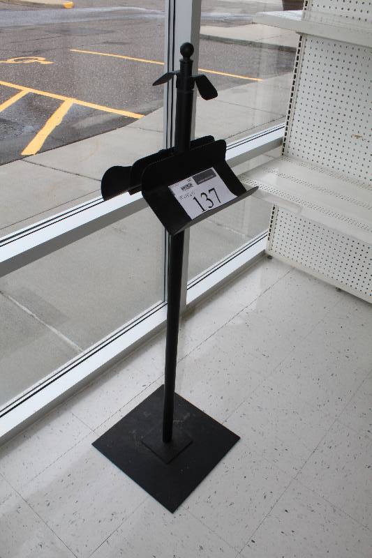 lot 137 image: Commercial Display Rack