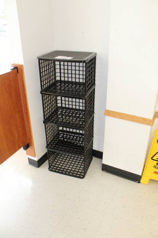 lot 196 image: 4-Cubby Storage Bin