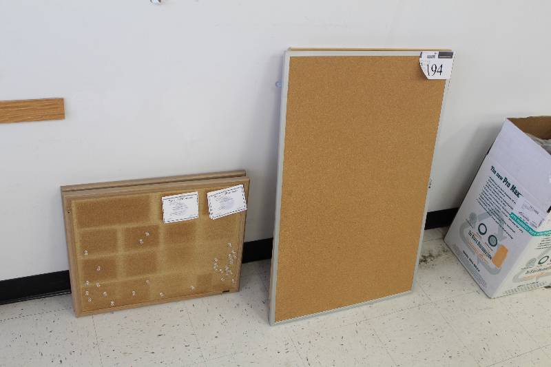 lot 194 image: Lot of (5) Corkboards, Whiteboards