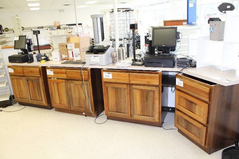lot 201 image: Commercial Curved Countertop