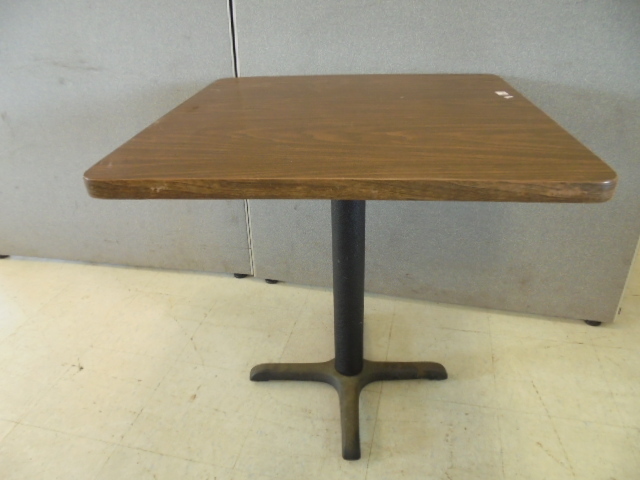 lot 9 image: Restaurant Table