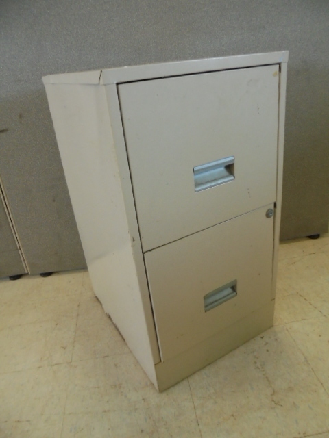 lot 14 image: Metal File Cabinet