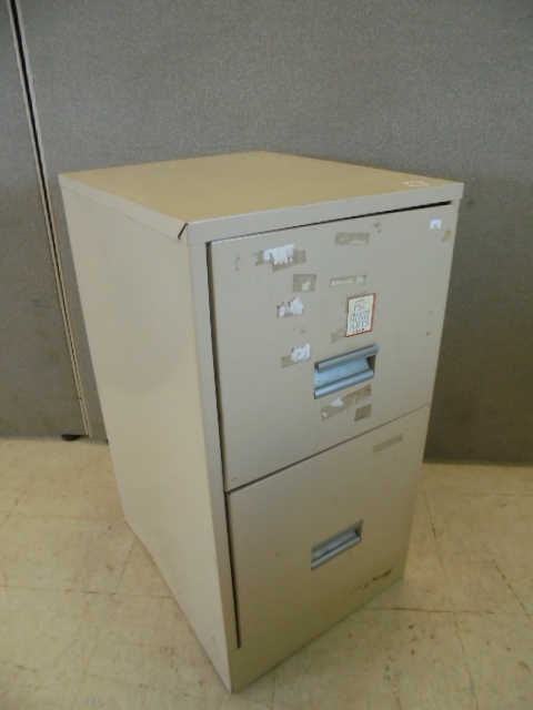 lot 16 image: Metal File Cabinet