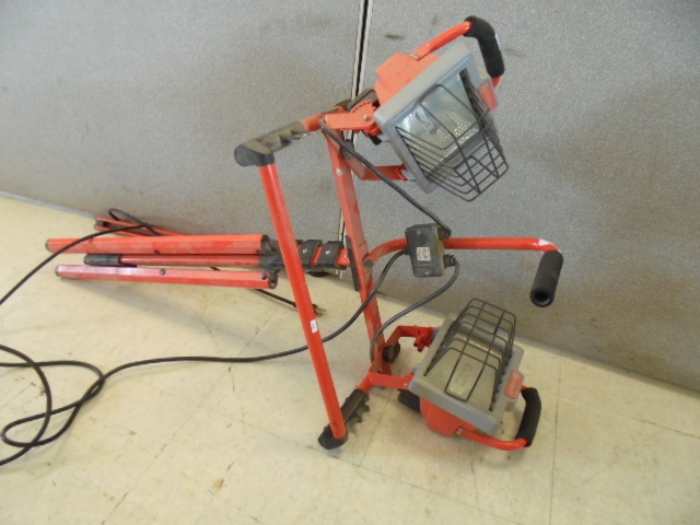 lot 18 image: Shop Light