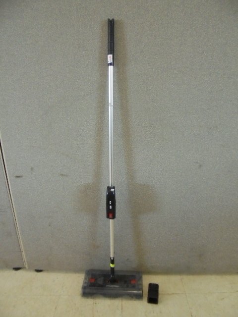 lot 19 image: Swivel Sweeper