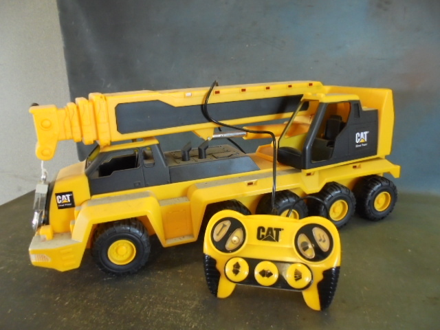 lot 24 image: Toy TruckCrane