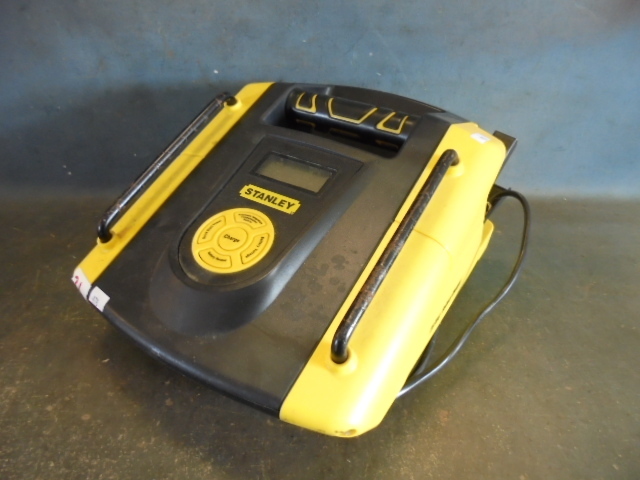 lot 31 image: Battery Charger